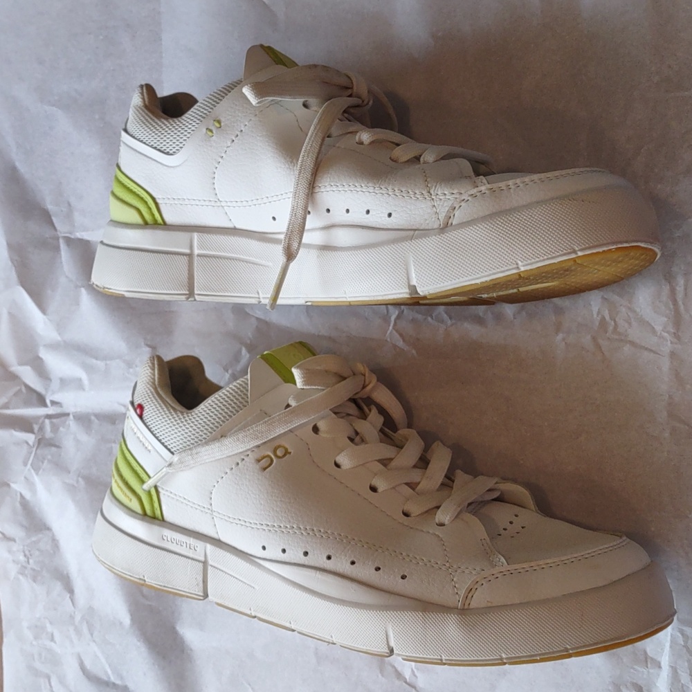 On Woman's The Rogers Center Court 2. White Sneakers with Green Accent - Picture 3 of 7